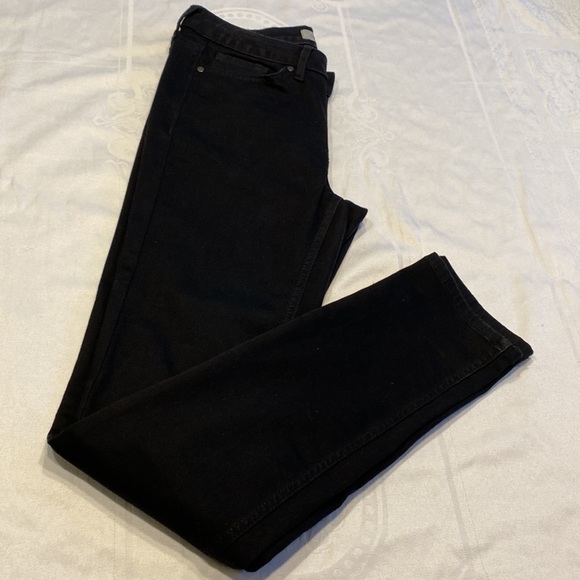 Black Calvin Klein Jeans. Size 28 Mid rise. Straight fit with a bit of stretch. - Picture 9 of 11
